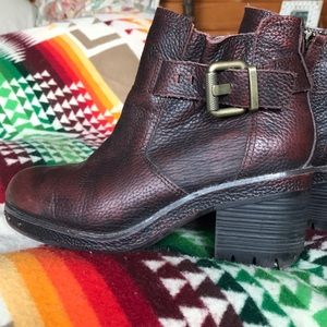 Women’s CAT brown leather Booties